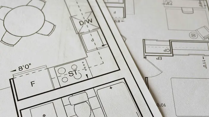 Architektonische Grundrisse mit Küchenaufteilung, Geräten, Tisch und Raummaßen. Das Design ist präzise und technisch. Architektonische Grundrisse mit Küchenaufteilung, Geräten, Tisch und Raummaßen. Das Design ist präzise und technisch.